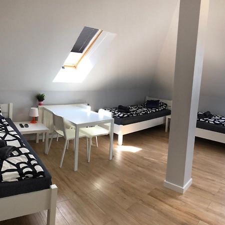 Klimatyzowane Apartamenty I Pokoje Przy Targach Kielce Exteriér fotografie