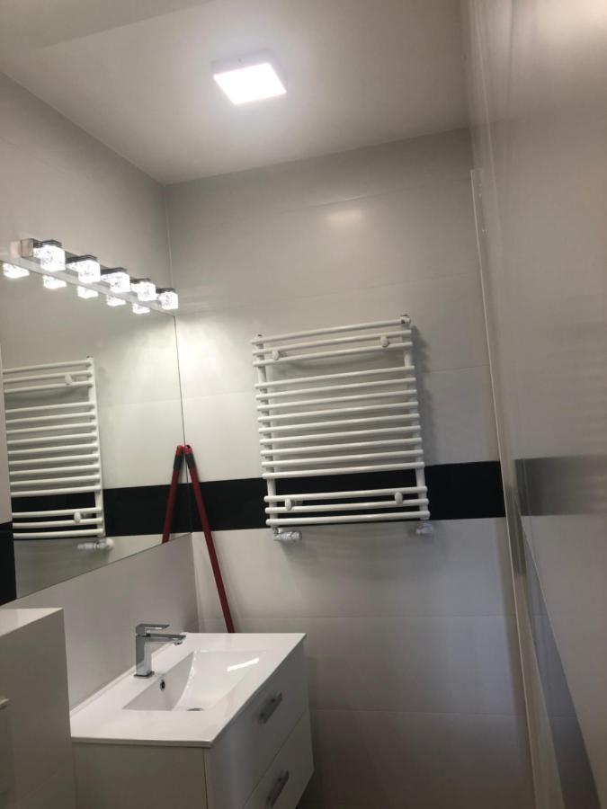 Klimatyzowane Apartamenty I Pokoje Przy Targach Kielce Exteriér fotografie