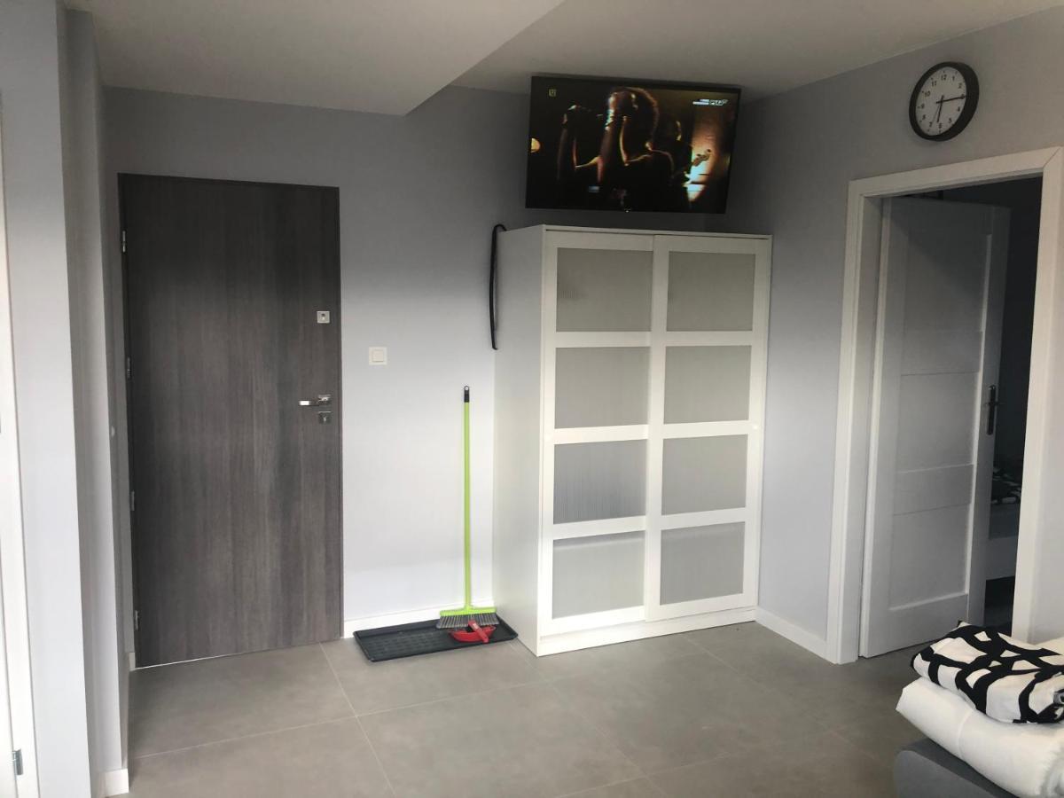 Klimatyzowane Apartamenty I Pokoje Przy Targach Kielce Exteriér fotografie