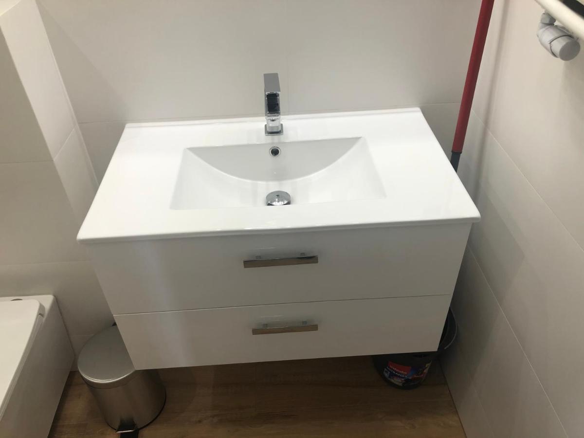 Klimatyzowane Apartamenty I Pokoje Przy Targach Kielce Exteriér fotografie