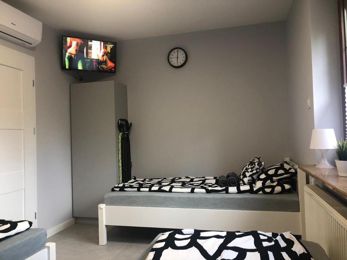 Klimatyzowane Apartamenty I Pokoje Przy Targach Kielce Exteriér fotografie