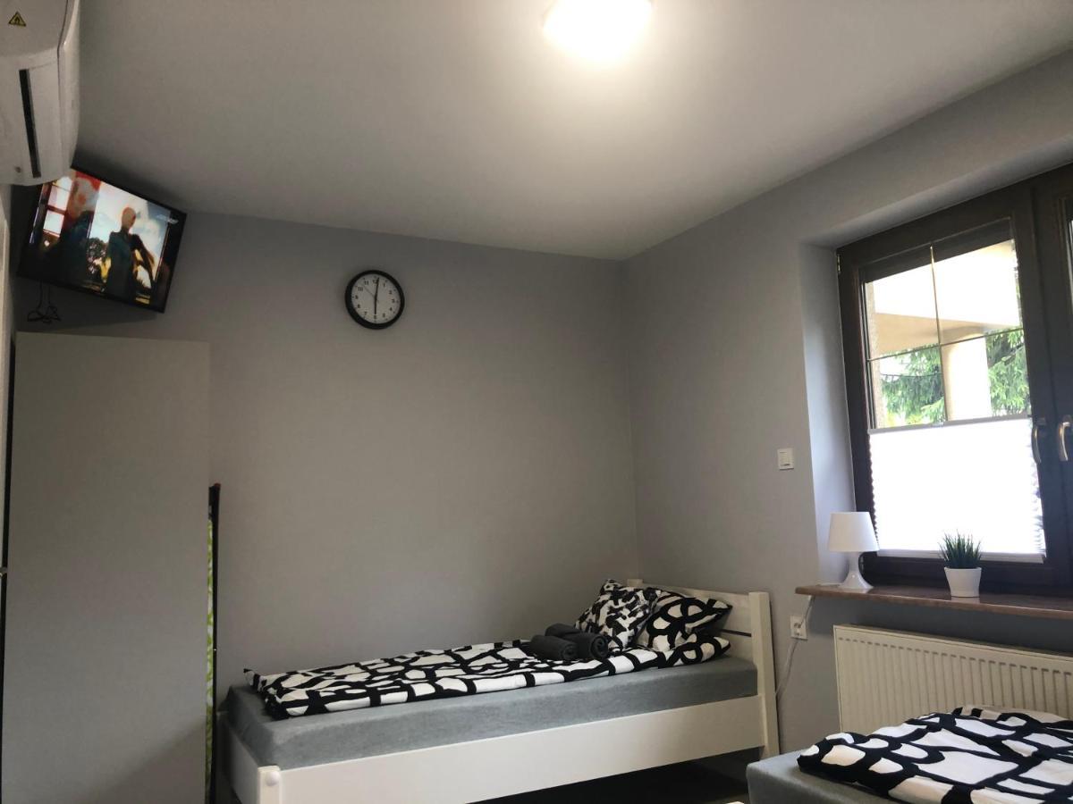 Klimatyzowane Apartamenty I Pokoje Przy Targach Kielce Exteriér fotografie