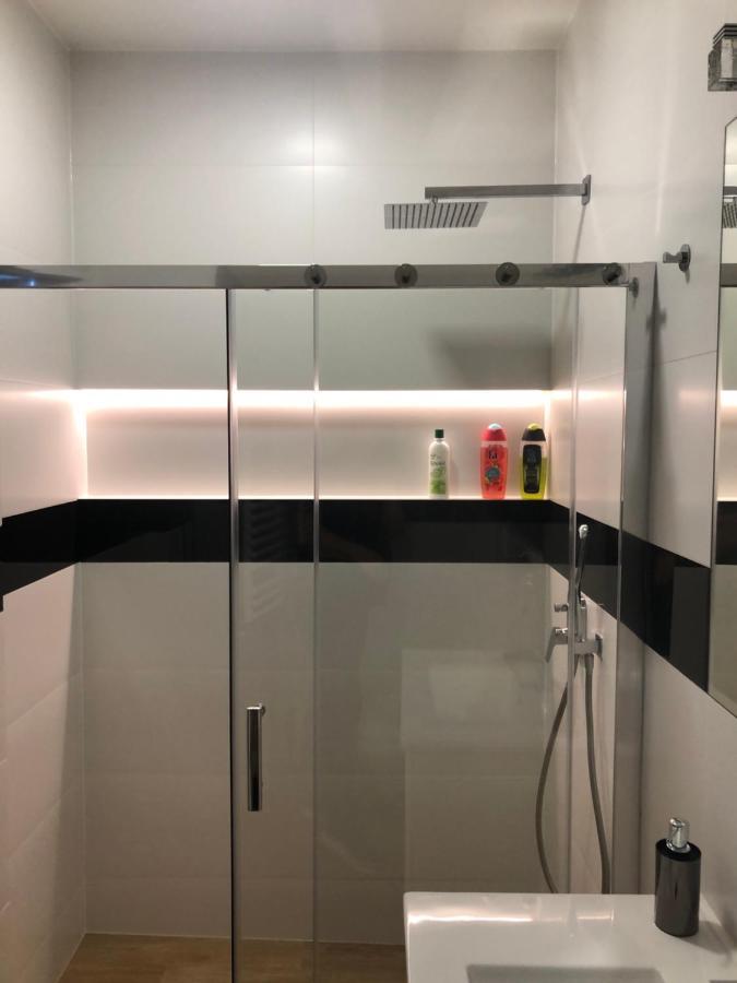 Klimatyzowane Apartamenty I Pokoje Przy Targach Kielce Exteriér fotografie