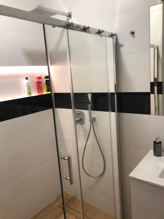 Klimatyzowane Apartamenty I Pokoje Przy Targach Kielce Exteriér fotografie